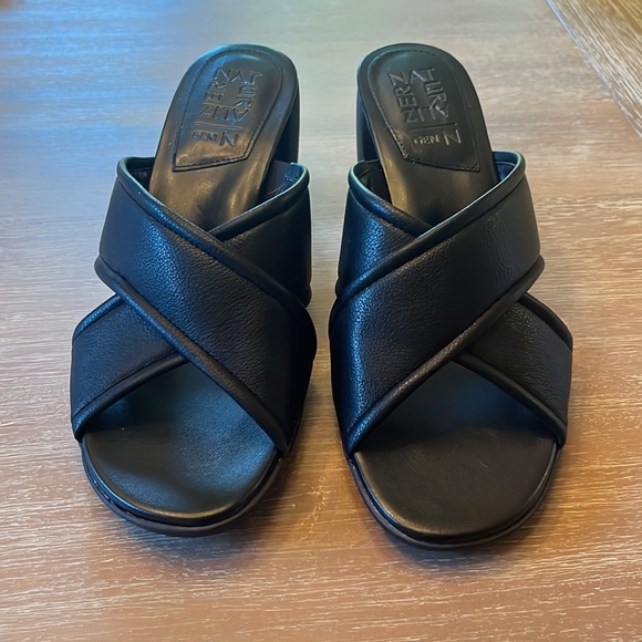 Naturalizer Black Genn Rythm Block Heel
Crisscross Strap Sandal Size 9.5 NWOT - Picture 2 of 8